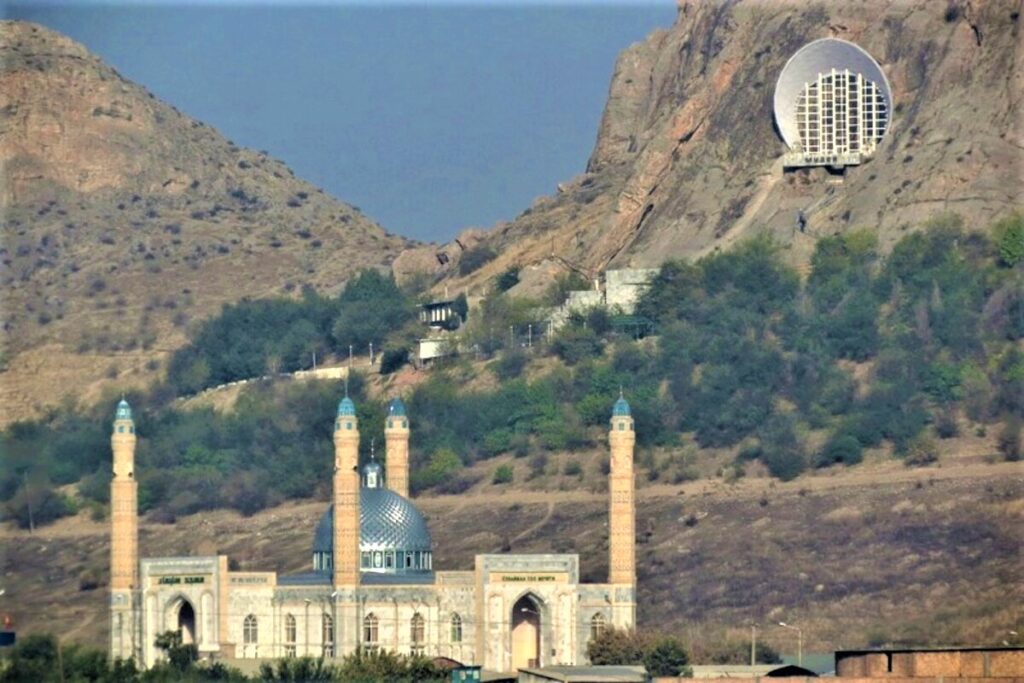 السياحة في قرغيزستان 14 قرغيزستان جبل سليمان أوش قرغيزستان